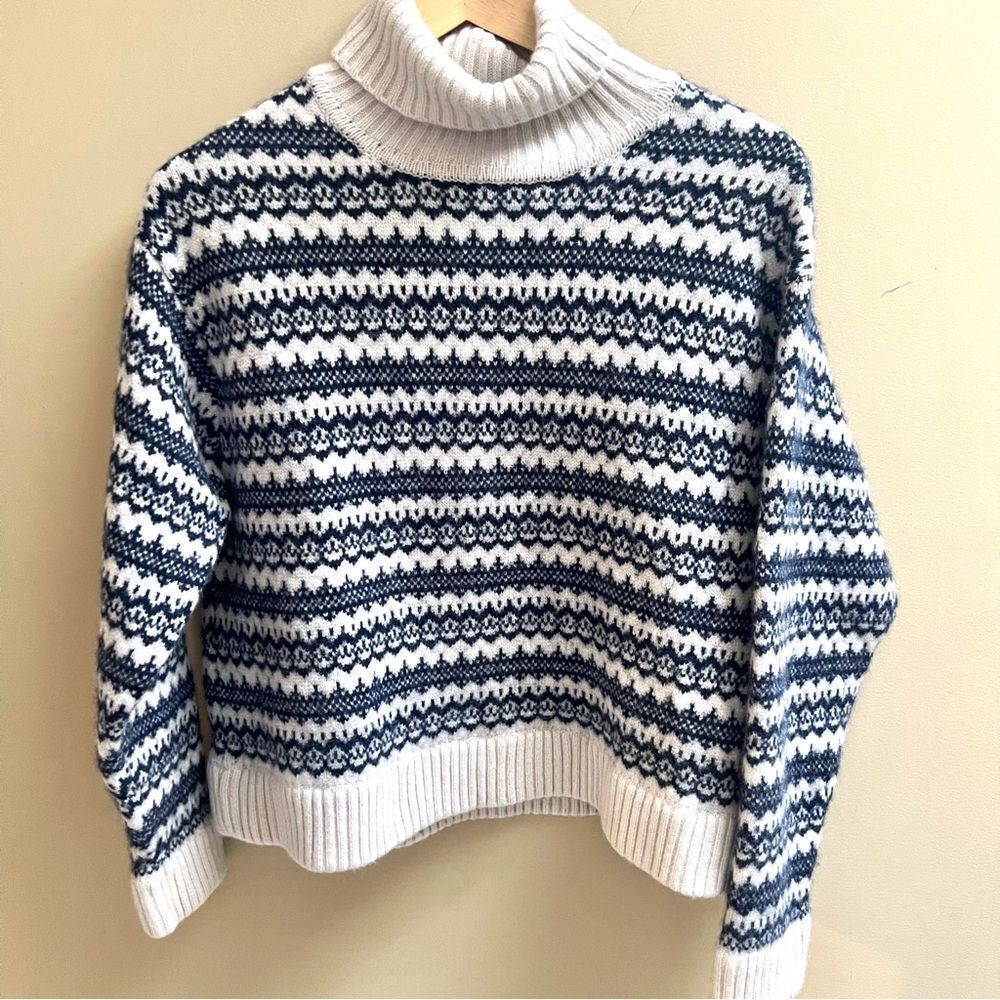 Jumper Navajo roll cooler Striped Turtleneck Sweater - Navy and White Sz M